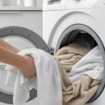 چگونه حوله‌ها را بشوییم تا بوی بد و لکه‌ها از بین بروند؟